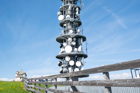 Die Jubiläumsfeier am Kronplatz auf 2.275 Metern Höhe bot den geladenen Gästen neben einem spektakulären Ausblick, auch einen Einblick in die technische Entwicklung und das Engagement hinter den Kulissen eines Sonderbetriebes des Landes. (Foto: LPA/Fabio Brucculeri)