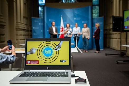 Nel mese di ottobre ripartono le attività di formazione di base, a disposizione di tutte le persone interessate presso le sedi di Bolzano, Bressanone, Brunico, Merano e Vipiteno. (Foto: USP/Fabio Brucculeri)