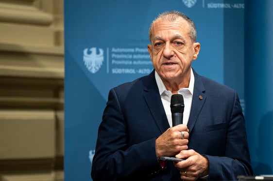 Der Präsident der Vereinigung der Kondominiumsverwalter in Südtirol, Marco Lombardozzi, nahm an der Pressekonferenz teil. (Foto: LPA/Fabio Brucculeri)