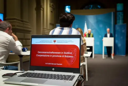 L'Ufficio provinciale per la cooperazione, in collaborazione con Confidi Alto Adige, ha redatto una guida per le cooperative, che verrà presentata ed illustrata giovedì 5 giugno nell'aula 004 del Palazzo Provinciale 11 a Bolzano. (Foto: USP/Fabio Brucculeri)
