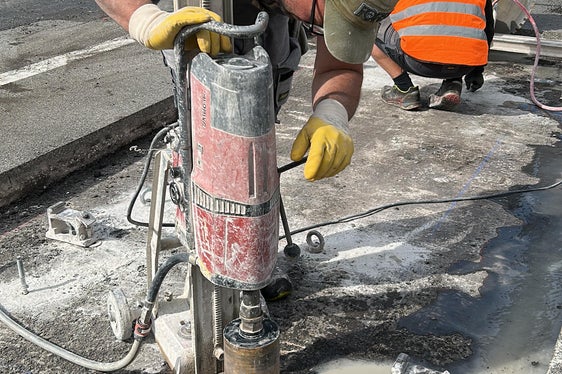 Dopo urgenti e impegnativi lavori di risanamento, il traguardo si sta avvicinando e da martedì 22 luglio dovrebbe essere nuovamente possibile transitare sul ponte a pieno regime. (Foto: USP/Dipartimento Infrastrutture e Mobilità)