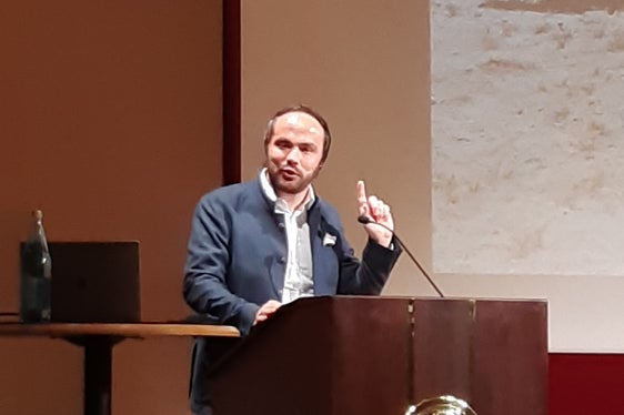 Unsere Musikschulen bieten allen Interessierten auf höchstem Niveau die Möglichkeit, Neues zu entdecken, Fertigkeiten zu vertiefen und vor allem die Passion zur Musik zu festigen: Landesrat Achammer beim Eröffnungstag der Deutschen und ladinischen Musikschulen (Foto: LPA/Landesmusikschuldirektion)