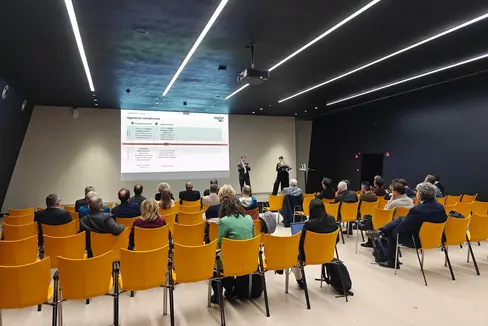 Nei prossimi sei mesi la Provincia autonoma di Bolzano elaborerà la propria strategia per un utilizzo ottimale dell'intelligenza artificiale nella Pubblica amministrazione. Il via è stato dato il 3 dicembre al NOI Techpark. (Foto: USP/Ursula Pirchstaller)