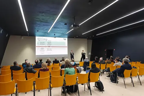 Nei prossimi sei mesi la Provincia autonoma di Bolzano elaborerà la propria strategia per un utilizzo ottimale dell'intelligenza artificiale nella Pubblica amministrazione. Il via è stato dato il 3 dicembre al NOI Techpark. (Foto: USP/Ursula Pirchstaller)