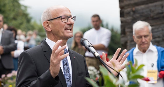 Tirols Landeshauptmann Anton Mattle: „Die besten Lösungen finden sich dann, wenn wir über die Grenzen hinausdenken und zusammenarbeiten. Genau dafür stehen die Euregio-Days – insbesondere mit dem neuen Format.“ (Foto: Land Tirol/Sedlak)
