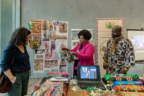 È online la nuova guida delle associazioni per migranti che operano in Alto Adige, elaborata dalla cooperativa sociale Savera su richiesta del Servizio di coordinamento per l'integrazione (Foto: ASP/Claudia Corrent)