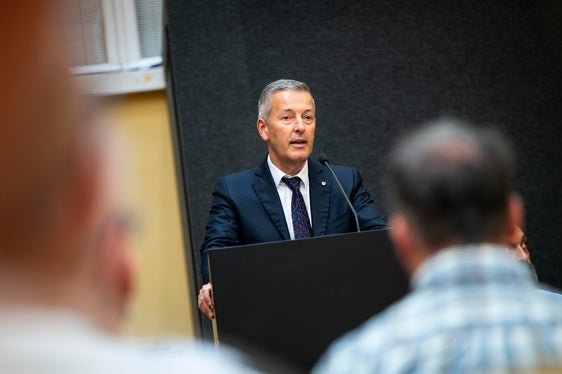 Die über 80 kommunalen und übergemeindlichen Recyclinghöfe in Südtirol leisten einen wichtigen Beitrag, um umweltgerechtes Verhalten zu fördern, erklärte Landesrat Peter Brunner. Aus den Ergebnissen der Abfallanalyse können wir gezielte Maßnahmen für die Zukunft ableiten. (Foto: LPA/Fabio Brucculeri)