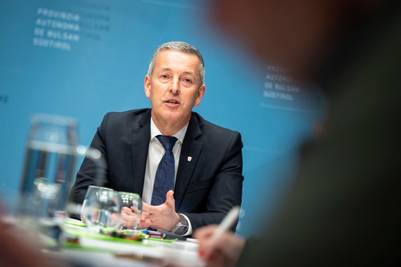 „Wir setzen auf die Nutzung bestehender Bauten. Nur so können der Bodenverbrauch und die Versiegelung reduziert werden, so wie auch im Landesstrategieplan festgelegt wird“, erklärte Landesrat Peter Brunner im Zuge des Mediengesprächs. (Foto: LPA/Fabio Brucculeri)