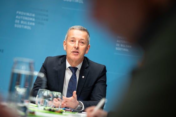 „Wir setzen auf die Nutzung bestehender Bauten. Nur so können der Bodenverbrauch und die Versiegelung reduziert werden, so wie auch im Landesstrategieplan festgelegt wird“, erklärte Landesrat Peter Brunner im Zuge des Mediengesprächs. (Foto: LPA/Fabio Brucculeri)