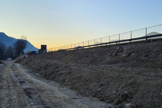 Das Landesamt für Wildbachverbauung Süd hat Arbeiten an der Uferschutzmauer an der Etsch in Marling aufgenommen. (Foto: LPA/Landesamt für Wildbach- und Lawinenverbauung Süd)