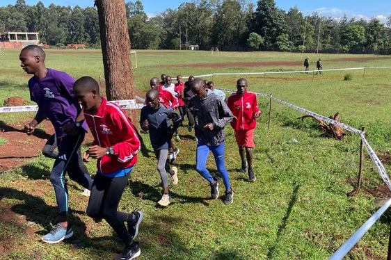 Im Mittelpunkt des ISF World School Cross Country Championship 2024 stand die Disziplin des Cross-Country, ein Geländelauf, der auf unterschiedlichem Terrain wie Wiesen oder Wald ausgetragen wird. (Foto: LPA/Pädagogische Abteilung an der Deutschen Bildungsdirektion/Astrid Ferrari)