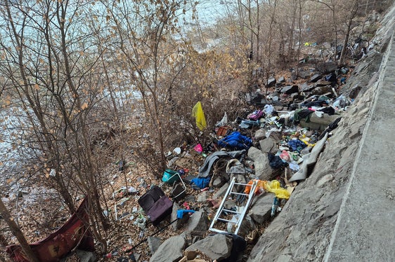 Das Amt für Wildbach- und Lawinenverbauung Süd in der Agentur für Bevölkerungsschutz hat in den vergangenen Monaten an den Ufern des Eisacks zwischen Kampillerbrücke und Bozen-Süd mit Uferpflege und Müllentfernung den Hochwasserschutz erhöht. (Foto: LPA/Amt für Wildbach- und Lawinenverbauung Süd in der Agentur für Bevölkerungsschutz)