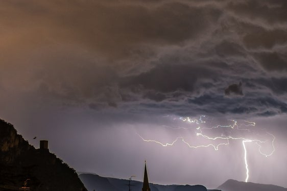 Die rechtzeitige Information über anstehende Gewitter ist entscheidend für die eigene Sicherheit. (Foto: LPA/Florian Mair, Terlan)