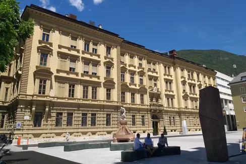 Marion Markart e Giulio Lazzara sono stati confermati nei loro incarichi e continueranno a svolgere la loro funzione, rispettivamente, di vicesegretaria generale e vicedirettore generale della Provincia. (Foto: ASP)