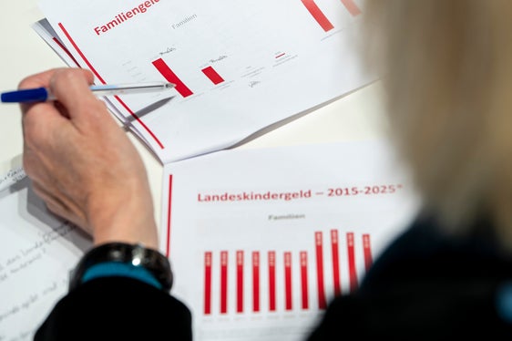 Die Familienpolitik des Landes Südtirol baut auf drei Säulen auf: die frühzeitige Stärkung der Familien, die Vereinbarkeit von Familie und Beruf sowie die finanzielle Unterstützung der Familien. (Foto: LPA/Fabio Brucculeri)