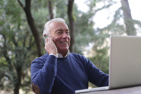 Secondo un sondaggio del 2019, 190.000 altoatesini non hanno utilizzato Internet nei tre mesi precedenti il sondaggio. A loro, in particolare, si rivolge il progetto Pnrr per migliorare le competenze digitali (Foto: Pexels)