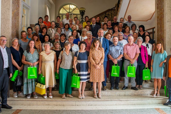 Uno dei quattro gruppi di pensionati, in onore dei quali nei giorni scorsi è stata fatta una cerimonia di saluto a Palazzo Widmann a Bolzano (Foto: ASP/Greta Stuefer)