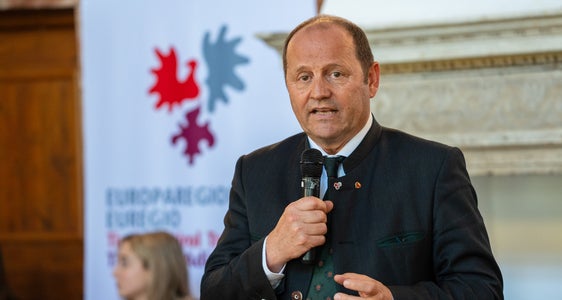 Tirols Landeshauptmannstellvertreter Geisler: Mit dem Euregio-Ring erweist sich das land- und hauswirtschaftliche Bildungswesen als Vorbild für die Pflege der kulturellen Identität im Euregio-Gebiet (Foto: Land Tirol/Fitsch)