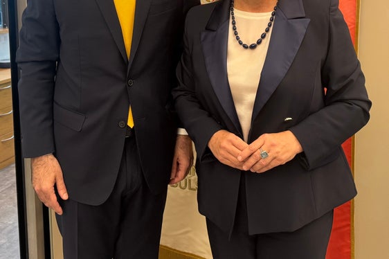 Gli assessori Marco Galateo e Rosmarie Pamer lodano iniziative come quella della Scuola professionale provinciale “Ritz”, che sensibilizzano in modo pratico sull'uso consapevole degli alimenti. (Foto: USP)