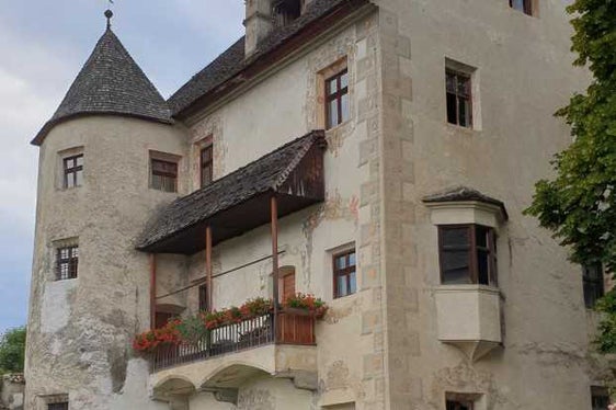 Mit 2,1 Millionen Euro wird das 2. Baulos der Sanierungsarbeiten in Schloss Feldthurns finanziert. (Foto: LPA)