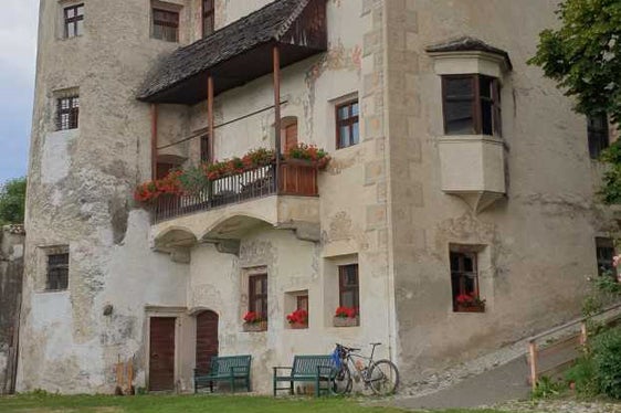 Mit 2,1 Millionen Euro wird das 2. Baulos der Sanierungsarbeiten in Schloss Feldthurns finanziert. (Foto: LPA)