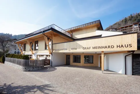 Per l'ampliamento dell'asilo (nella foto), il Comune di Rio di Pusteria ha ricevuto 125.280 euro dal Fondo per le costruzioni in legno. (Foto: USP/Jürgen Eheim)