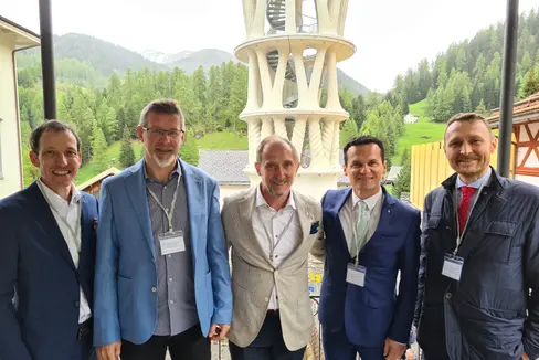 Besuch der Delegation der Direktion Ladinische Bildung und Kultur vom 20. bis 22. Mai im rätoromanischen Sprachgebiet in Graubünden (von links nach rechts): Andreas Gabriel, Carlo Suani, Markus Solinger, André Comploi und Mathias Stuflesser (Foto: LPA/Direktion Ladinische Bildung und Kultur)