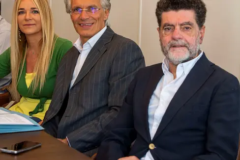 Brunhild Pircher, Hermann Troger und Domenico Laratta (v.l.) werden auch in den kommenden Jahren im Auftrag der Landesverwaltung und der vom Land abhängigen öffentlichen Körperschaften die Gespräche mit den Gewerkschaften führen. (Foto: LPA/Fabio Brucculeri)