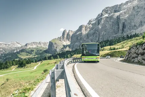 Über die Einführung einer Low-Emission-Zone sollen die Verkehrsströme auf den Dolomitenpässen optimal gelenkt und das Mobilitätsmanagement mit weiteren Maßnahmen verbessert werden. (Foto: IDM/Manuel Kottersteger)