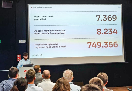 Die neuesten Zugriffsdaten auf das Bürgerportal myCIVIS stellte Lorenzo Dell'Amico vor: Das Portal wird kontinuierlich weiterentwickelt, die Dienste ergänzt und ein Monitoring soll dabei helfen, die Plattform weiter zu optimieren. (Foto: LPA/Ursula Pirchstaller)