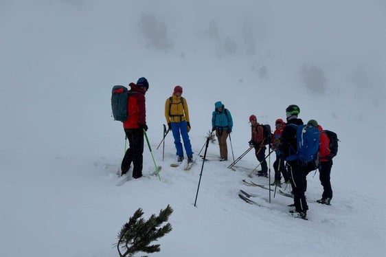 Schneedeckenuntersuchung: Lawinenwarner und Bergführer auf dem Jochgrimm (Foto: LPA/Landesamt für Meteorologie und Lawinenwarnung in der Agentur für Bevölkerungsschutz)