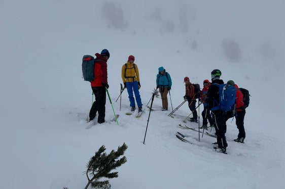 Un rilevamento del manto nevoso a Passo Oclini. (Foto: ASP/Ufficio Meteorologia e prevenzione valanghe)