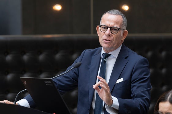 Mit konkreten Maßnahmen, die gemeinsam mit lokalen Partnern ausgearbeitet werden, soll das Sozialwesen gestärkt werden, hielt INPS-Präsident Gabriele Fava in Bozen fest. (Foto: LPA/Tiberio Sorvillo)