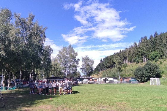 In diesem Sommer findet das Sommercamp der Euregio in San Valentino in der Gemeinde Brentonico unter dem Monte Baldo im Trentino statt. (Foto: Presseamt Trentino)