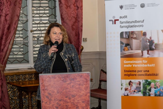 Dass Familienfreundlichkeit ein großer Vorteil für alle sei, davon ist auch Familienlandesrätin Rosmarie Pamer überzeugt. (Foto: Handelskammer Bozen/Othmar Seehauser)