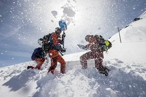 Das Projekt Albina ist eines der zahlreichen Vorhaben, die im Rahmen des Interreg-Programms V-A Italien Österreich verwirklicht werden konnten. Es handelt sich um die einzige grenzüberschreitende, mehrsprachige Lawineninfo der Welt, die täglich über Lawinengefahr, aber auch über Temperatur, Wind und Schneehöhe in den Bergregionen des Projektgebietes informiert. (Foto: LPA/Tiroler Lawinenwarndienst)