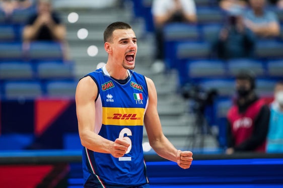 Il bolzanino Simone Giannelli festeggia la medaglia d'oro agli Europei con la Nazionale azzurra (Foto CONI)