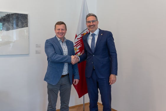 Der neu gewählte Obmann des Südtiroler Bauernbunds, Daniel Gasser, hat Landeshauptmann Arno Kompatscher einen Besuch abgestattet. (Foto: LPA/Greta Stuefer)