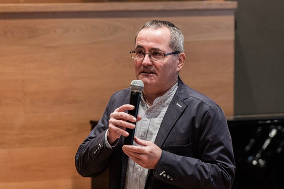 Der deutsche Bildungsdirektor Gustav Tschenett sprach heute von einem neuen Bildungsangebot, das interessierten Schülerinnen und Schüler aus Südtirol erstmals die Möglichkeit biete, eine Ausbildung in englischer Sprache mit internationaler Ausrichtung in Anspruch zu nehmen. (Foto: LPA/Claudia Corrent)