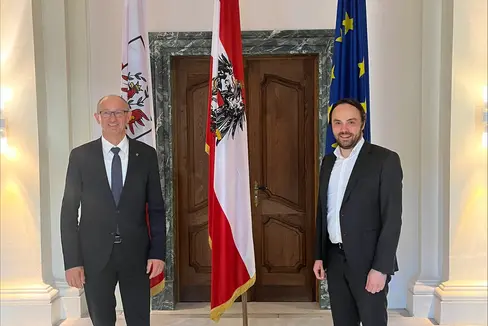 L'assessore provinciale tirolese Anton Mattle e l'assessore altoatesino Philipp Achammer durante l’incontro a Innsbruck (Foto ASP/René Ploner)
