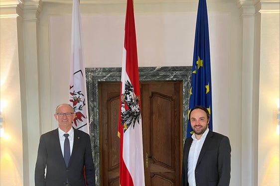 Tirols Landesrat Anton Mattle und Landesrat Philipp Achammer beim Treffen in Innsbruck (Foto LPA/René Ploner)
