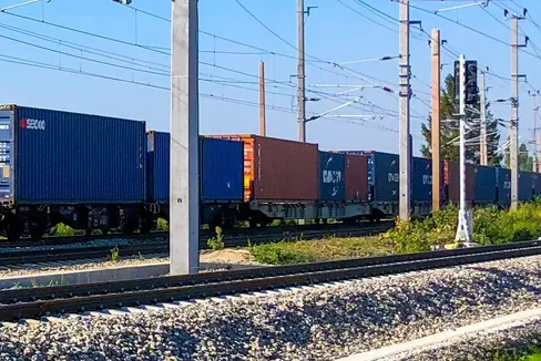 La Giunta provinciale ha deciso di prorogare fino al 31 dicembre 2028 i criteri per la concessione di contributi per incentivare il trasporto combinato. Le rilevazioni passate avevano dimostrato una riduzione delle emissioni inquinanti. (Foto: Pexels. Può essere utilizzata solo in relazione a questo comunicato stampa)