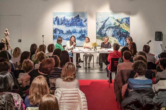 Ëiles & Stëiles: das Gespräch am Runden Tisch (Foto: LPA/Tublà da Nives/Patrick Senoner)