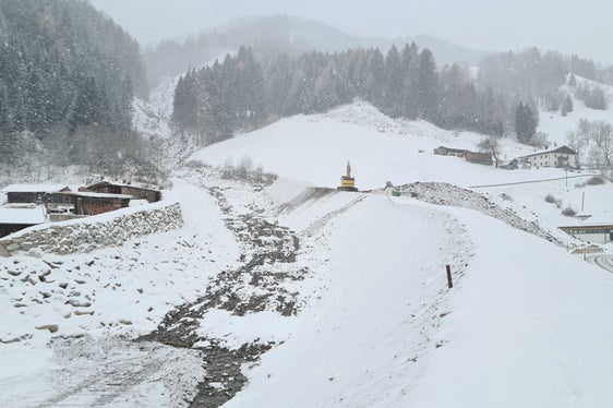 Baustelle im Laufe der Jahreszeiten: Abschluss der Arbeiten an Dammbauten und Ufermauern am Toffringbach, winterlich am 28. November (Foto: LPA/Landesamt für Wildbach- und Lawinenverbauung Nord in der Agentur für Bevölkerungsschutz/Jan Kobald)(Foto: LPA/Landesamt für Wildbach- und Lawinenverbauung Nord in der Agentur für Bevölkerungsschutz)