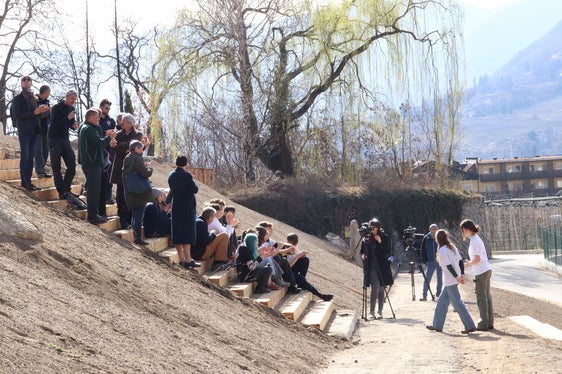 Pflanzfest mit Pressekonferenz am Damm neben dem Mutbach (Foto: LPA/Maja Clara)