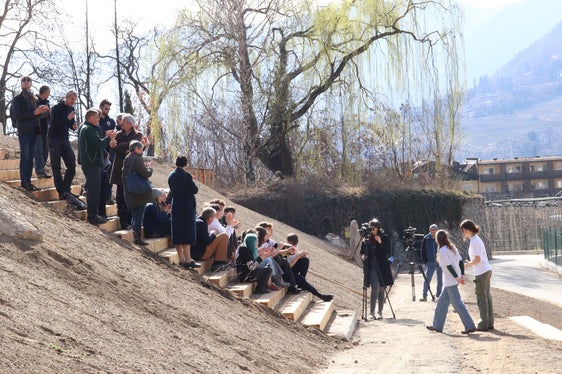 Pflanzfest mit Pressekonferenz am Damm neben dem Mutbach (Foto: LPA/Maja Clara)