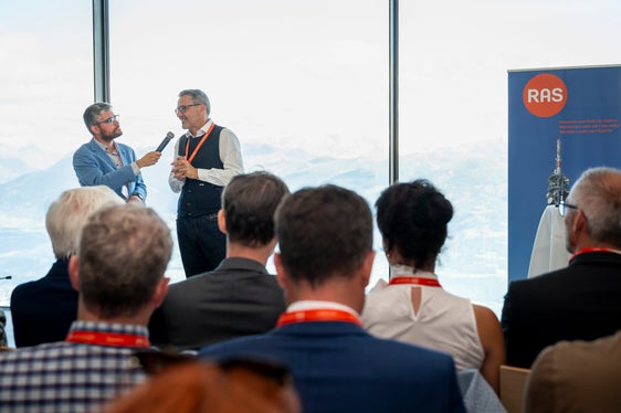 Die Landespolitik hat früh erkannt, dass besonders die ländliche Bevölkerung von der Bereitstellung von Rundfunk-, Breitband- und Mobilfunkdiensten profitiert – und hat dies konsequent gefördert, sagte Landeshauptmann Arno Kompatscher bei der Jubiläumsfeier. (Foto: LPA/Fabio Brucculeri)