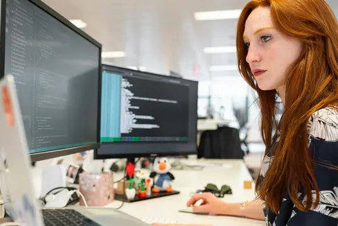 L'Amministrazione provinciale cerca quattro nuove figure da inquadrare come tecnici informatici/tecniche informatiche. Le candidature sono aperte fino al 25 settembre 2025. (Foto: USP/Pexels. La foto può essere utilizzata solo in relazione a questo comunicato stampa).