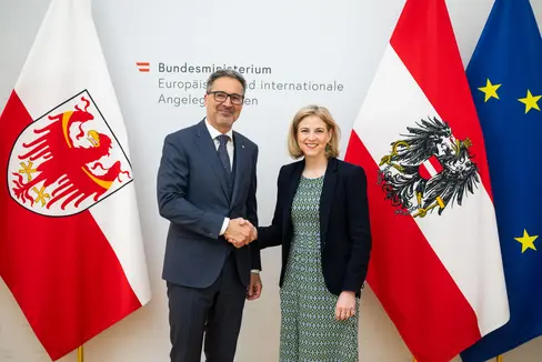 Beate Meinl-Reisinger bekleidet seit 3. März 2025 das Amt der Bundesministerin für europäische und internationale Angelegenheiten der Republik Österreich. Landeshauptmann Arno Kompatscher stattete ihr in Wien einen Antrittsbesuch ab. (Foto: Michael Gruber)