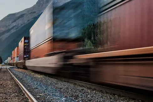 Das Land Südtirol verlängert die Förderung des kombinierten Schienenverkehr bis zum Jahresende: So soll weiterhin Warenverkehr von der Straße auf die Schiene verlagert werden. (Foto: Pexels)